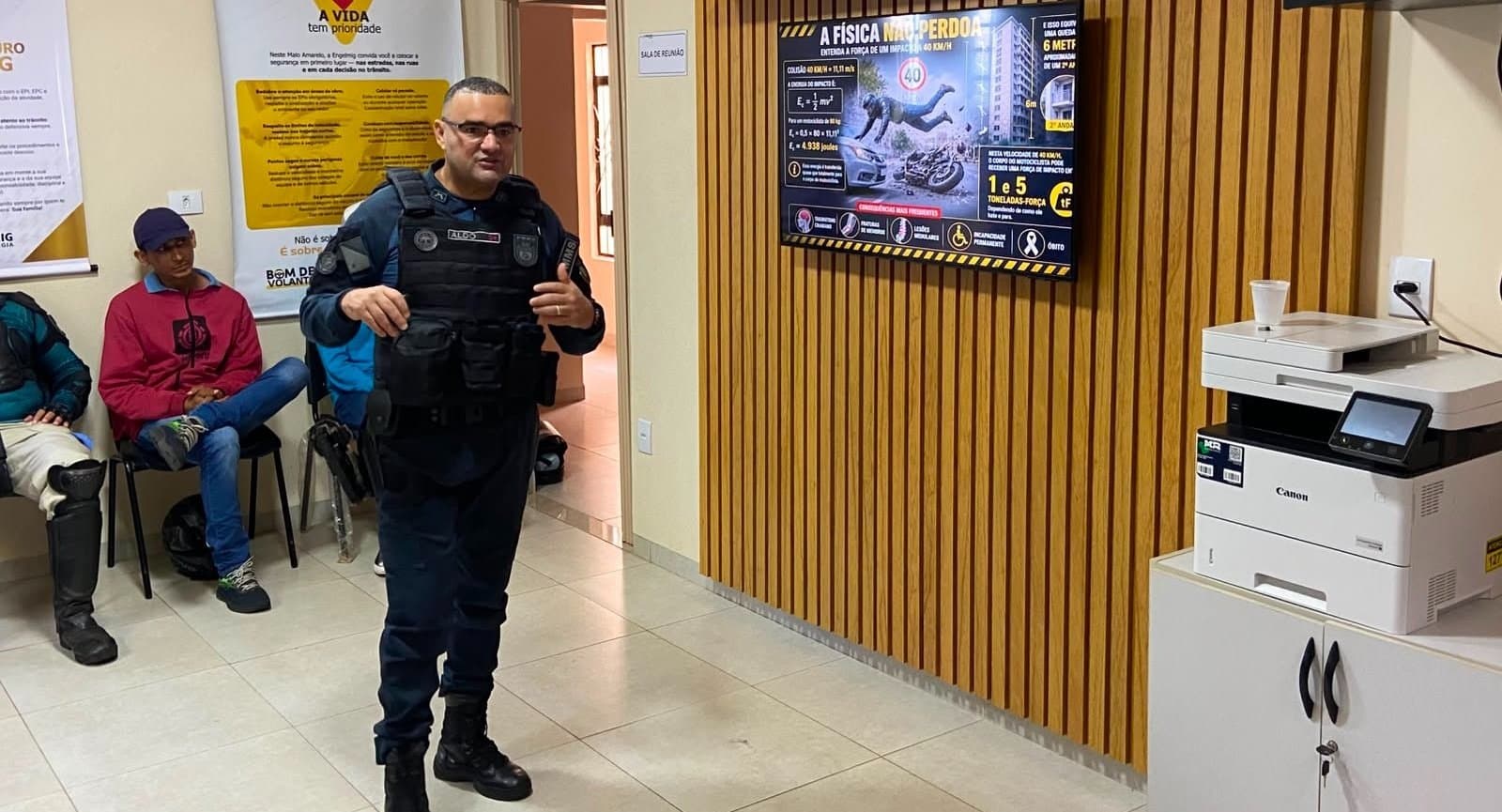 Nova Andradina - Polícia Militar promove palestra sobre segurança viária e prevenção de acidentes