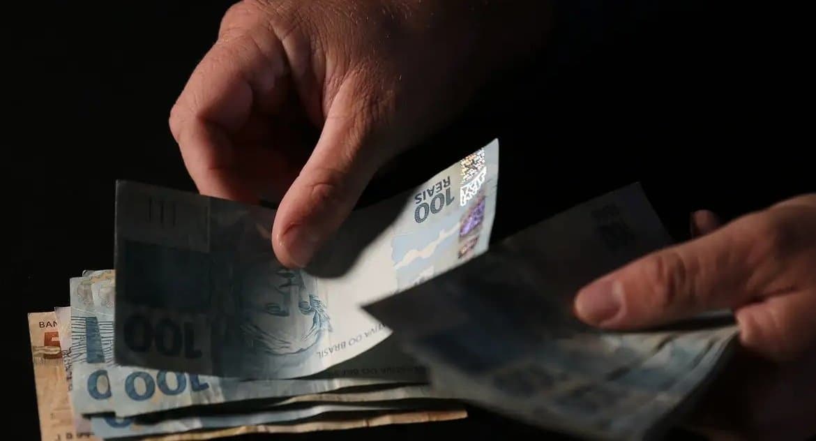 Brasileiros sacaram em abril R$ 482,8 milhões esquecidos em bancos