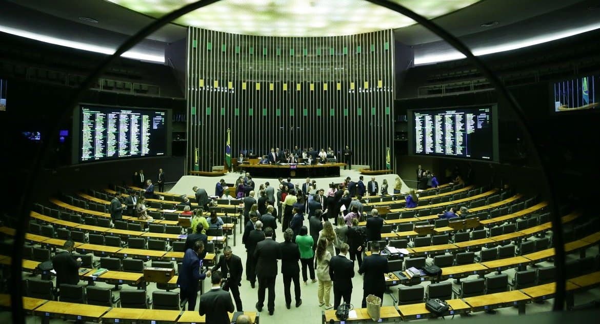 CCJ da Câmara dos Deputados aprova Proposta de Emenda à Constituição que propõe a redução da maioridade penal