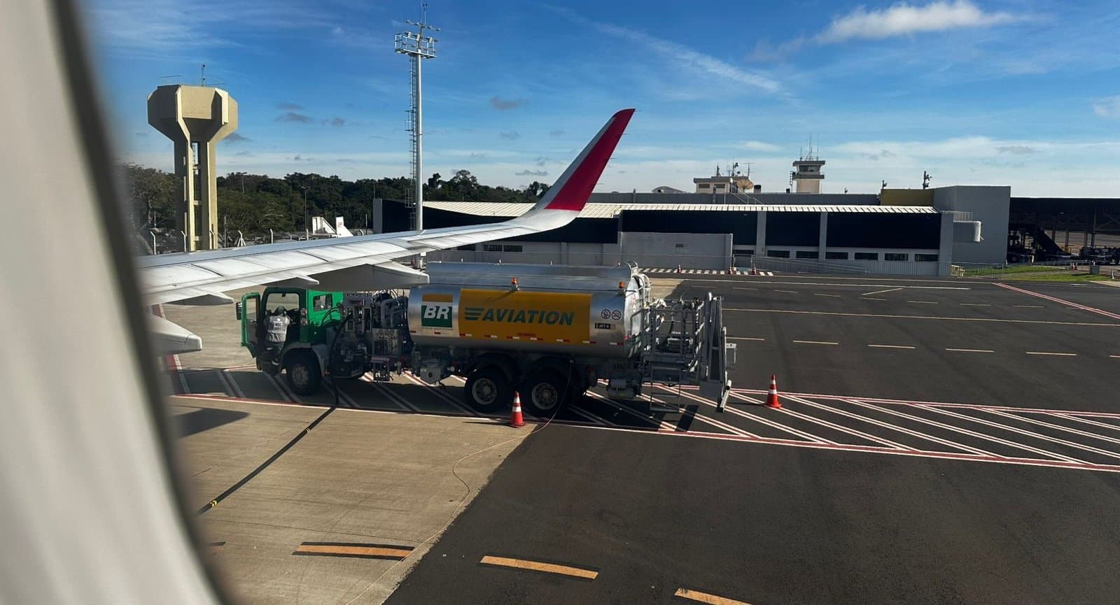Aeronave com colaborador no Nova News arremete após não conseguir pousar em Campo Grande