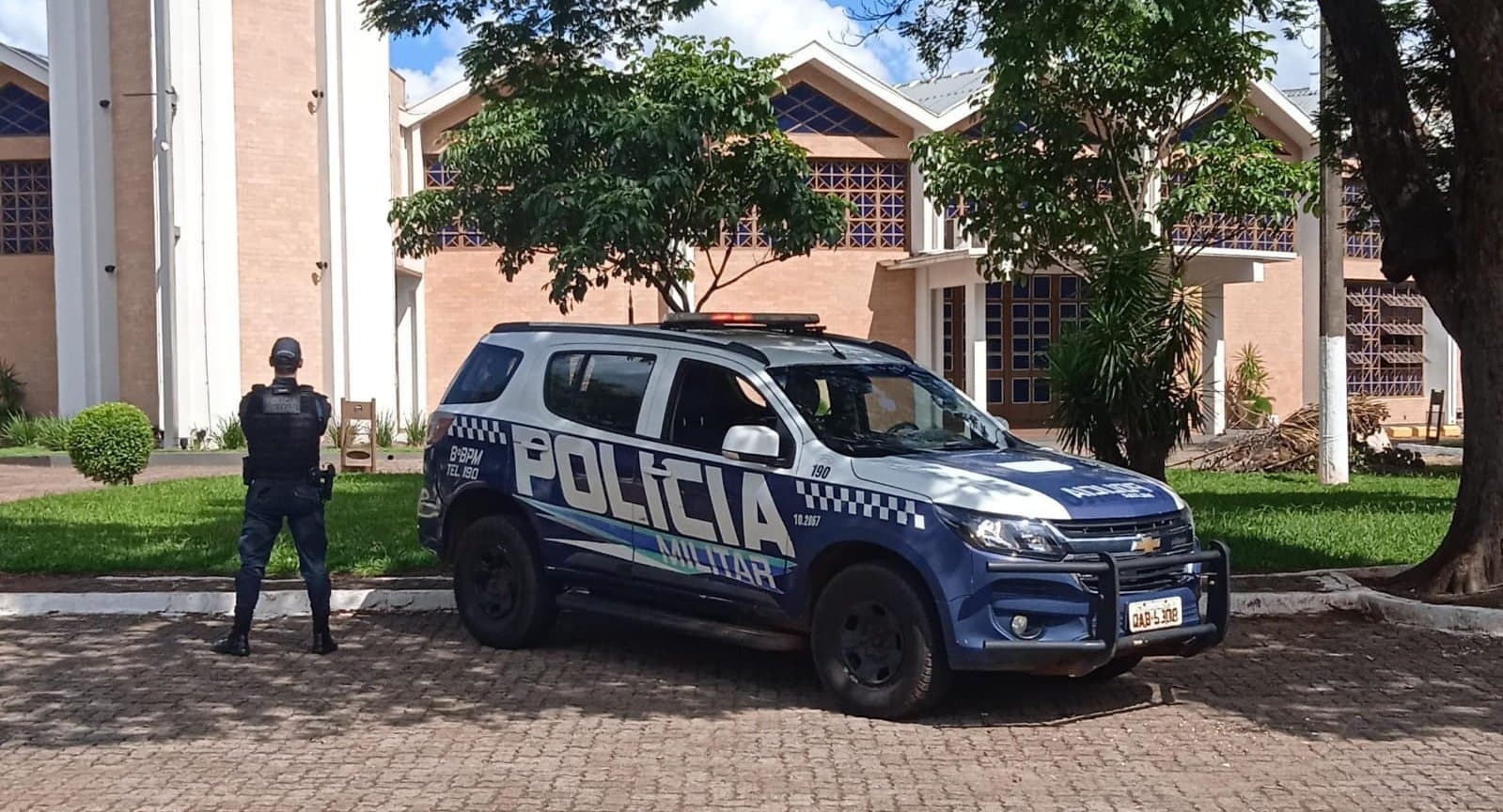 Homem é detido após ser encontrado em quintal de residência em Nova Andradina