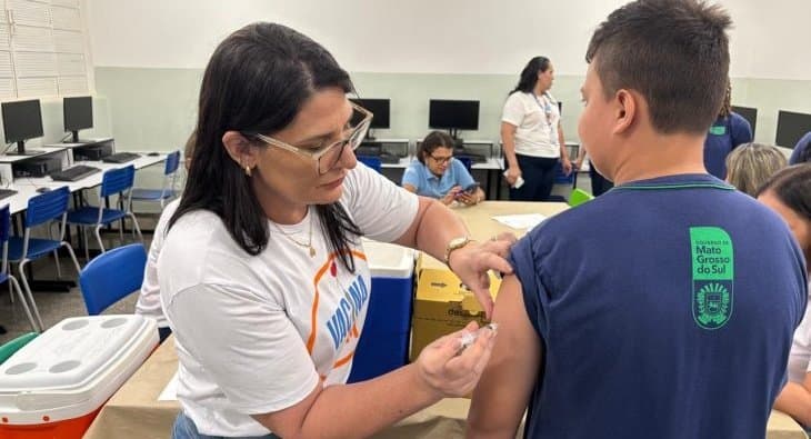 Estratégia Aluno Imunizado alcança adesão de 98,7% dos municípios e aplica mais de 30 mil doses