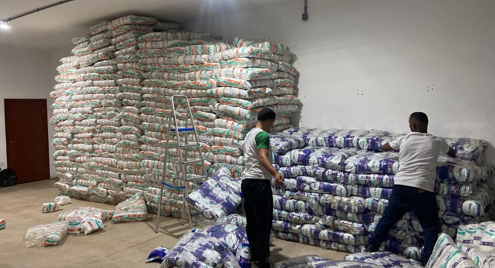 Prefeitura de Nova Andradina recebe novo lote de fraldas geriátricas para atender pacientes da rede