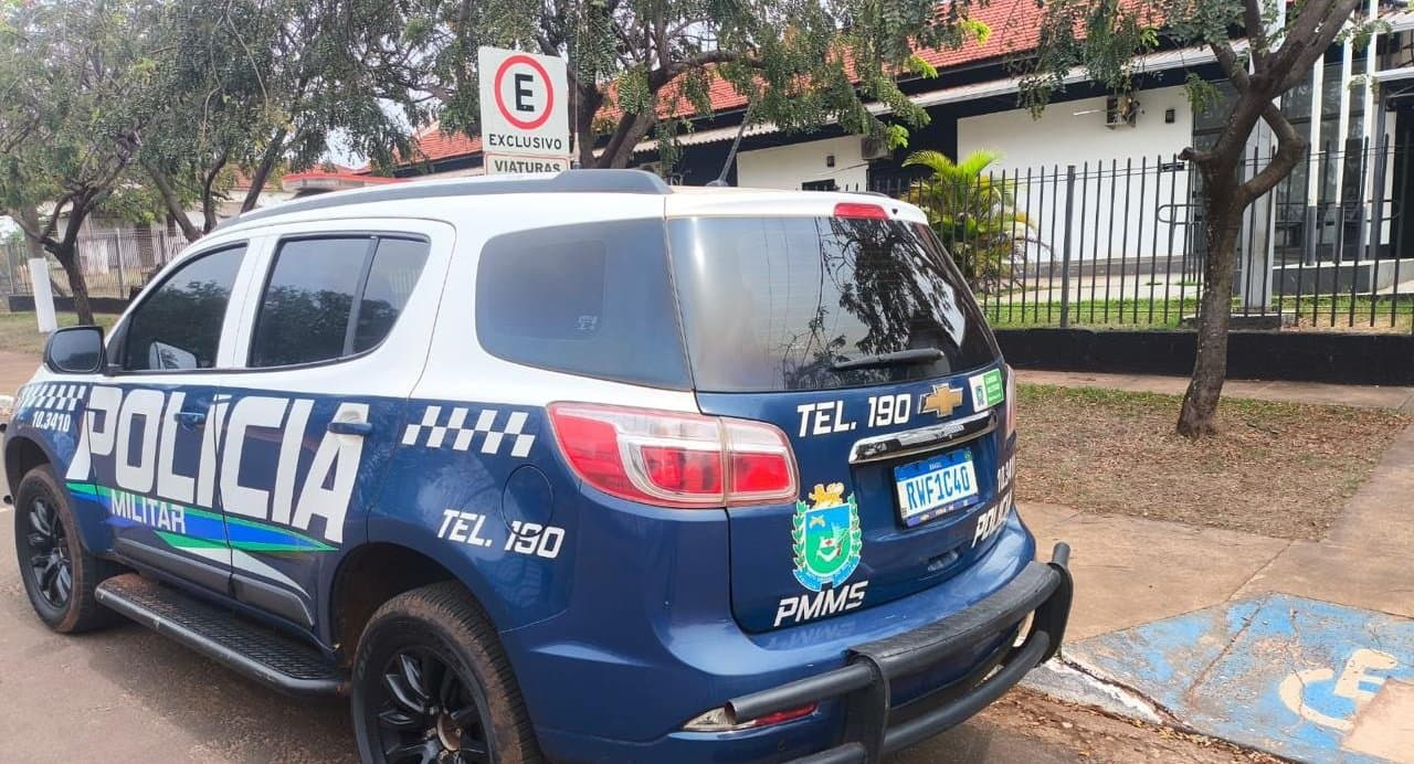 Mulher é detida pela Polícia Militar após atingir adolescente com rojão em Ivinhema