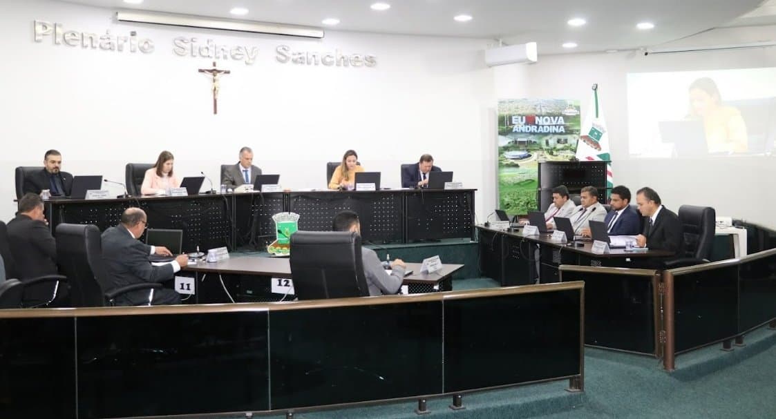 Vereador apresenta indicações para reforçar sinalização de trânsito e melhorar atendimento do HR