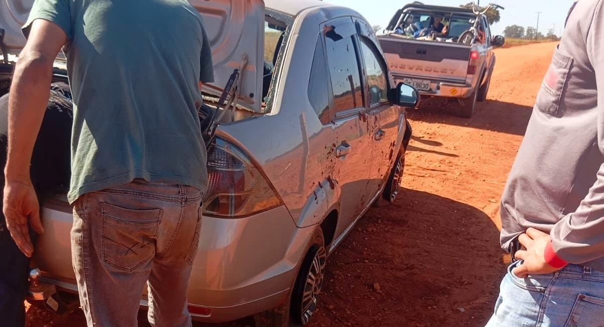 Motorista perde controle da direção e tomba Ford Fiesta em estrada rural de Anaurilândia
