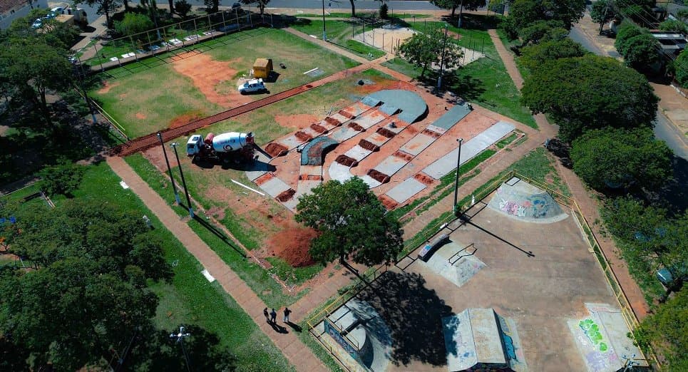 Nova Andradina - Praça da Fogueira passa por obras de revitalização para ampliar espaço de lazer
