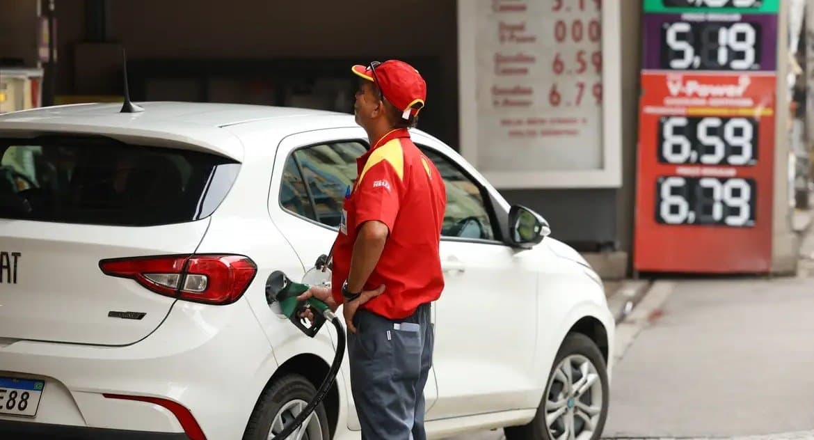 Aumento de etanol na gasolina divide opiniões sobre impacto em carros