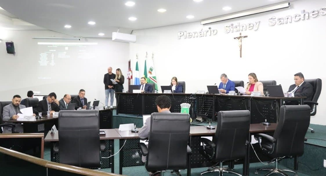 Câmara de Nova Andradina aprova projeto que restringe áreas exclusivas em frente a palcos de eventos com apoio público