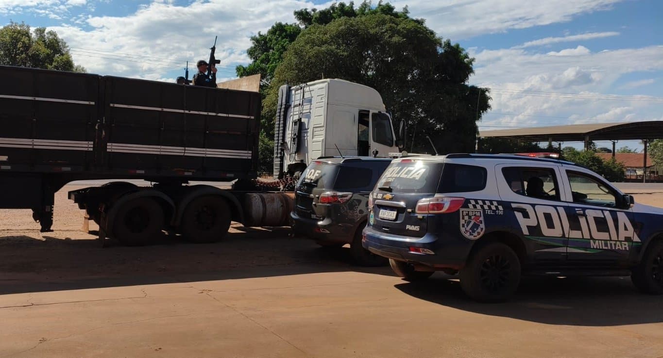 Com apoio da Força Tática de Nova Andradina, DOF apreende carreta com maconha em Vila Amandina