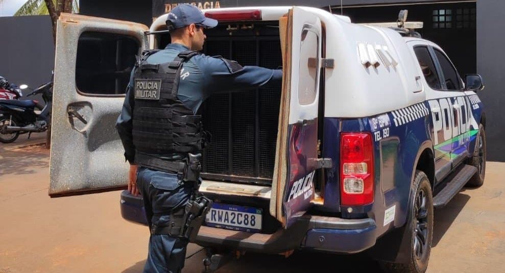Homem invade casa em Angélica e avança contra policiais com canivete