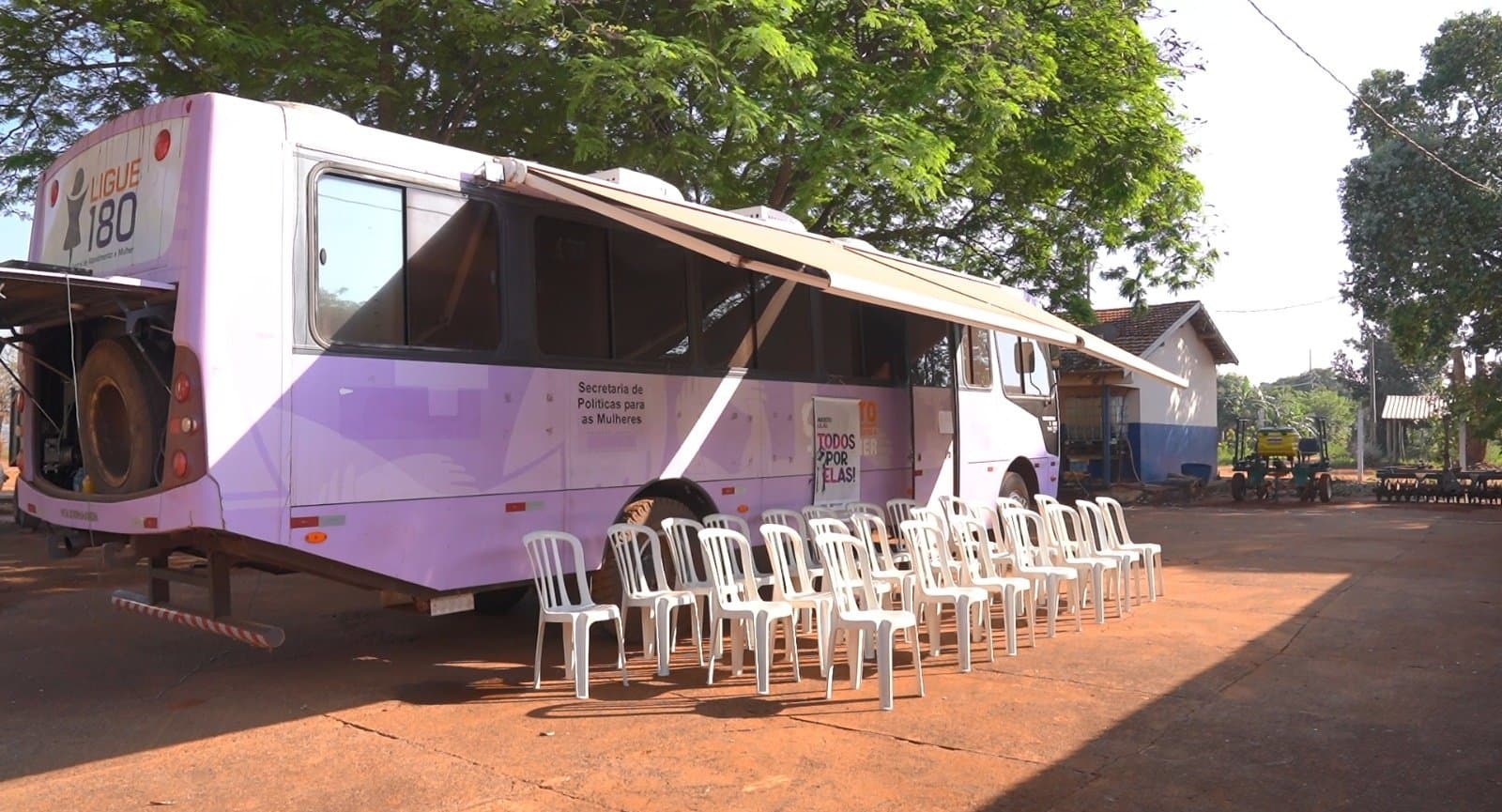  Ônibus Lilás leva serviços e orientação às moradoras dos assentamentos de Batayporã