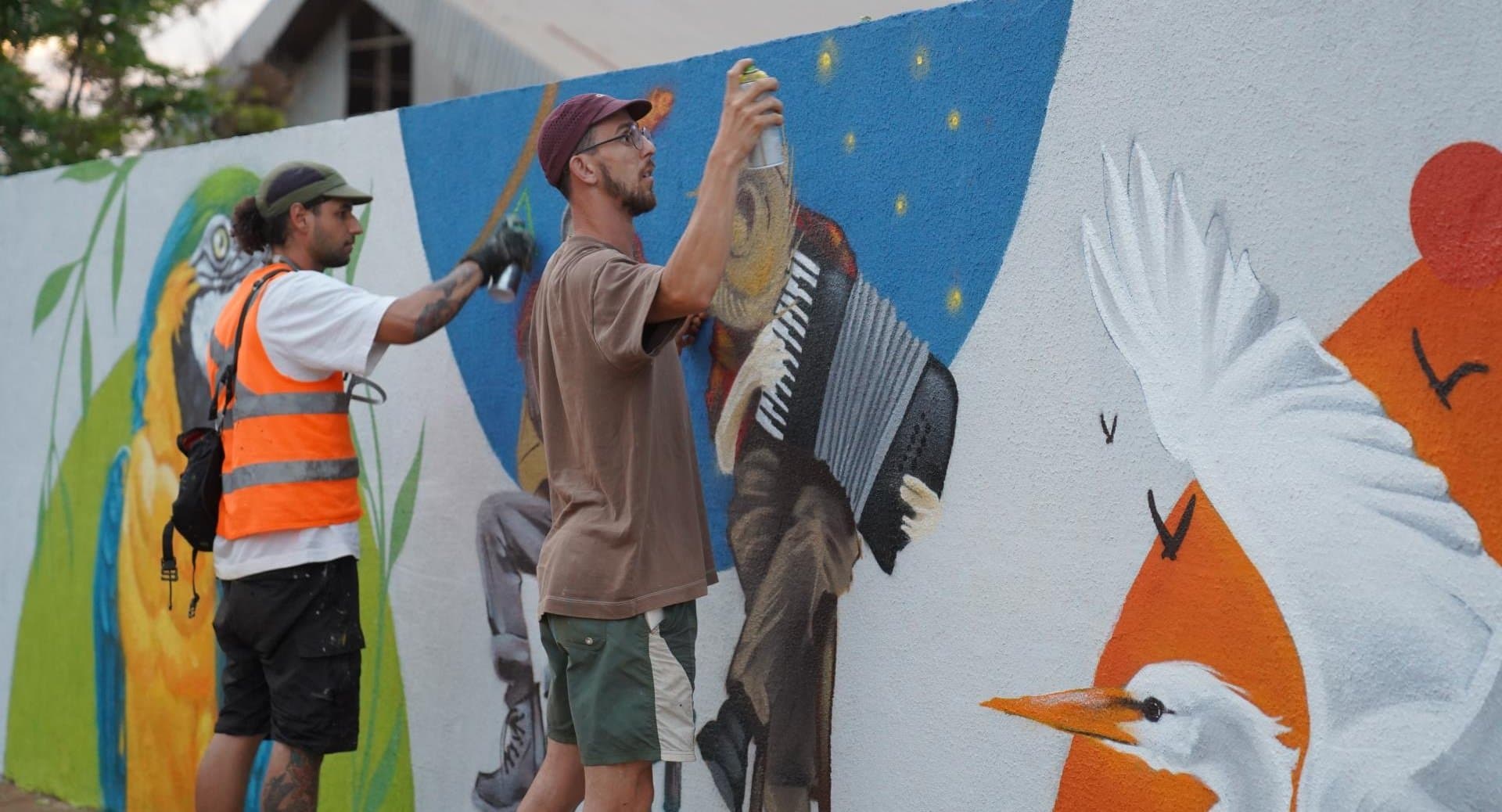 Oficina de grafite transforma muro de escola em espaço de arte e expressão em Batayporã