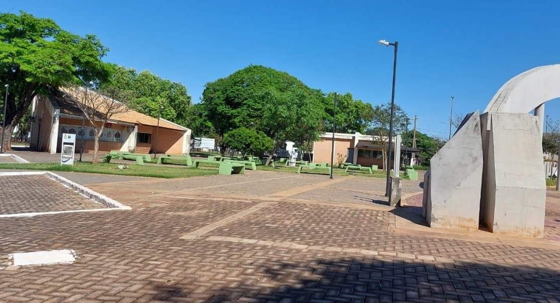 Vereador cobra melhorias nos banheiros públicos da Praça Brasil