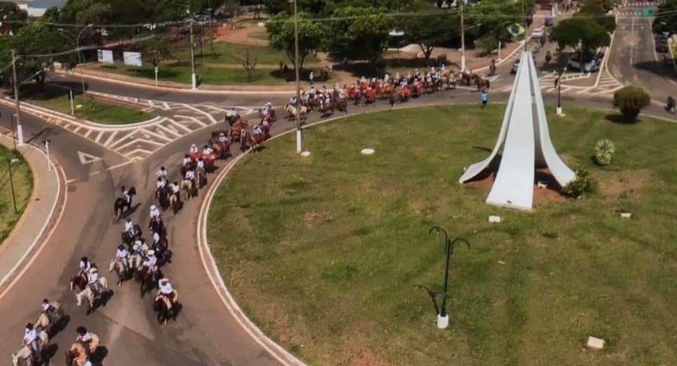 Desfile de cavaleiros anuncia chegada da 41ª Exponan em Nova Andradina