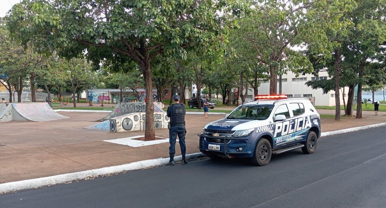 Homem é contido pela PM após desobedecer ordens e resistir durante confusão em Nova Andradina