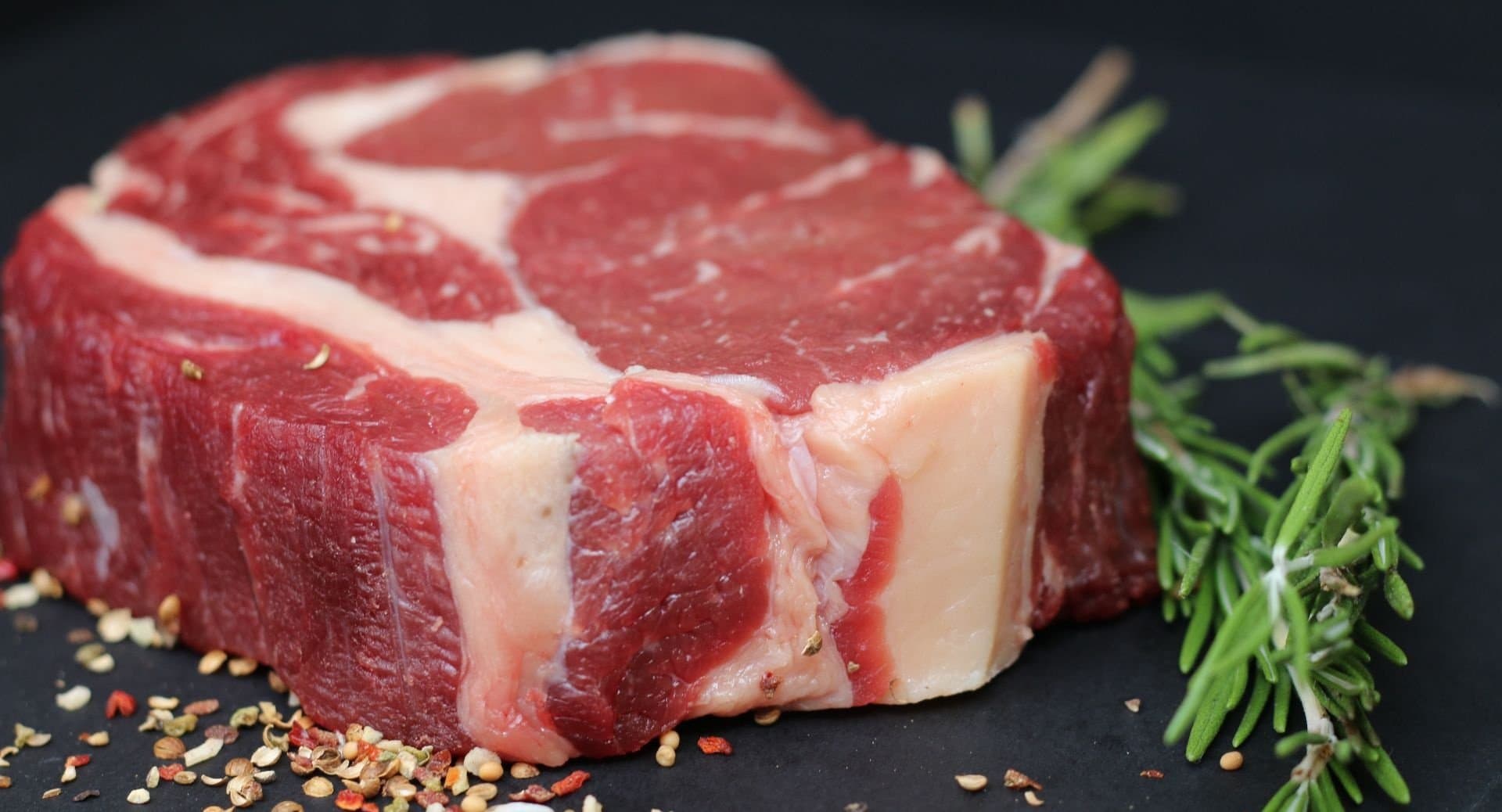 União Europeia suspende importações de carnes do Brasil e setor busca alternativas
