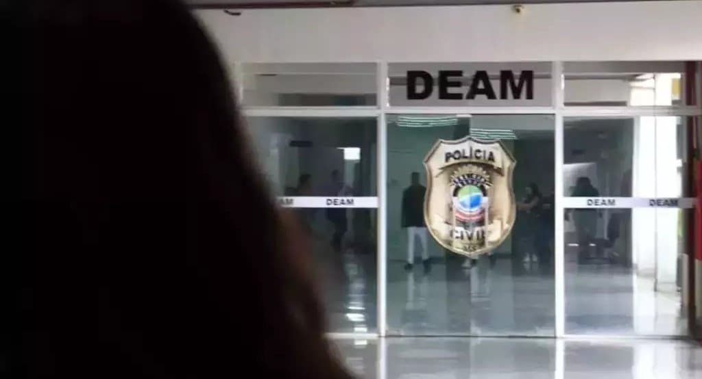 CAC é preso após espancar namorada e disparar pistola ao lado do ouvido dela em MS